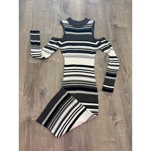 No‎ Comment Junior's Cold Shoulder Mock Neck Maxi Dress Black White Medium